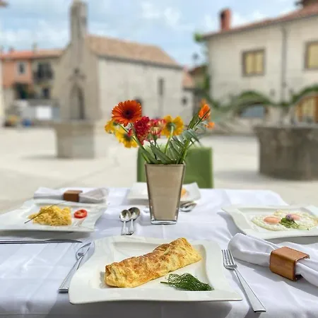 Heritage Kukuriku 카스타브